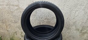 255/40/20 Pirelli - zimní - pošlu poštou 907. - 2