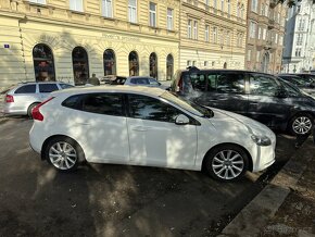 Volvo v40 - 2