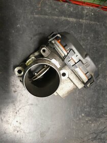 Škrtící klapka Peugeot/Citroën 1,6 HDI oem 9807238580-02 - 2