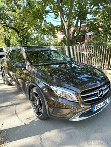 Mercedes GLA 220d AMG 4MATIC Střešní okno - 2