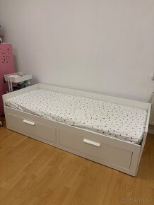 IKEA Brimnes - rezervní lůžko - poškozený výsuv - 2