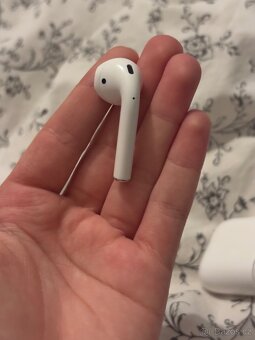 Airpods 2. generace - 2