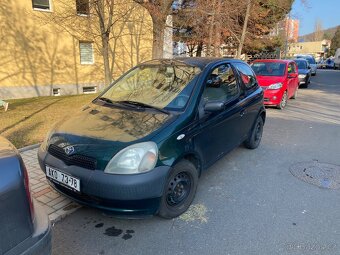 Toyota yaris 1.0 vvti 50 kw rok 2000 - 2