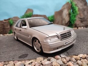 prodám model 1:18 mercedes benz C36 AMG - 2