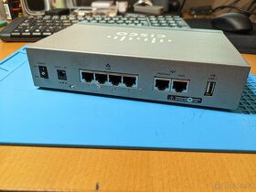 Směrovač Cisco RV320-K9 - 4portový přepínač - 2