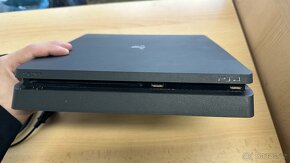 Playstation 4 slim + ovladac, napajeni - 2