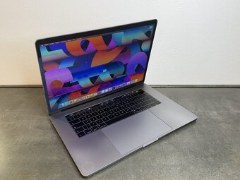 Macbook Pro 15" 2019 / I9 / 32GB / 512GB / Space gray - 2