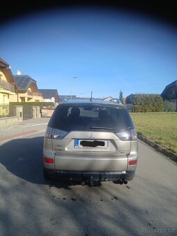 Mitsubishi Outlander - 2