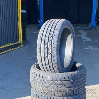 NOVÉ Zimní pneu 255/40 R19  Tracmax - 2