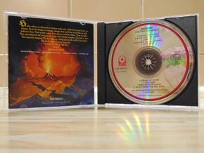 prodám CD Manowar - Fighting the world 1987 , v - 2