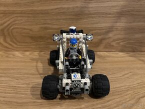 Lego Technic Policie Auto - 2