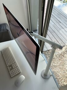 iMac 2017, 5k - 27inch, VESA + Apple doplňky a erg. rameno - 2