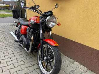 Triumph Bonneville 900 - 2