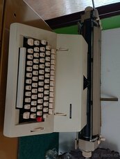 Prodám psací stroj Consul široký válec - 2