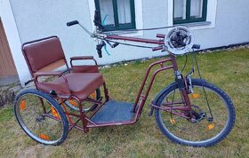 Historická invalidní tříkolka, velociped, bicykl - 2