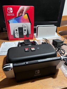 Nintendo Switch OLED + hry pouzdro a SD karta - 2