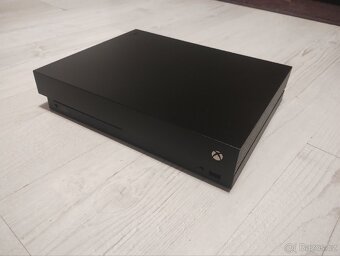 Xbox one X - 2