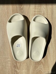 Adidas Yeezy Slides Bone - 2