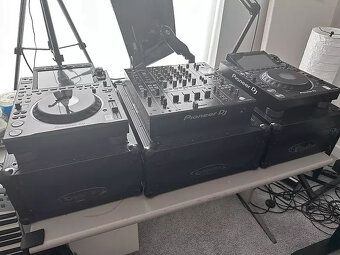 CDJ-3000 DJ Multi-Player s DJM-A9 Mixer & Cases - 2