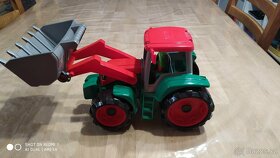 Traktor se lžící + menší ZDARMA - 2