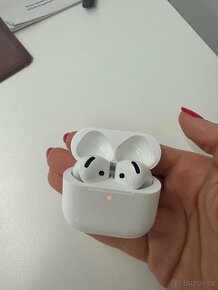 Apple AirPods 4 s aktivním potlačováním hluku - 2