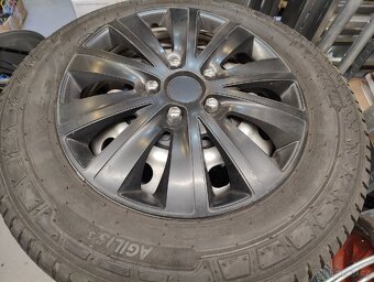 Podám - 215/65R16C pneumatika nákladní Michelin Agilis 3 - 2