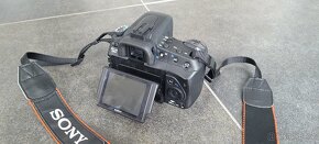 Sony DSLR A350 se 2 objektivy a externim bleskem - 2