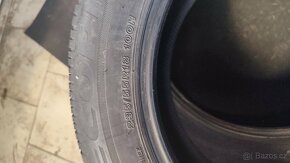 pneu 235/55 R18 - 2