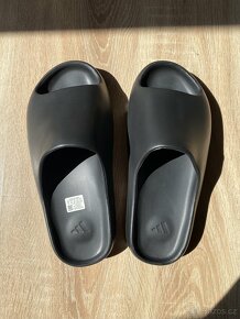 Adidas Yeezy Slides Onyx / Black - 2