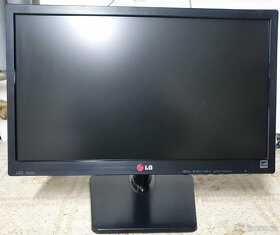 Prodám 19" LCD monitor LG 19EN33SA - 2