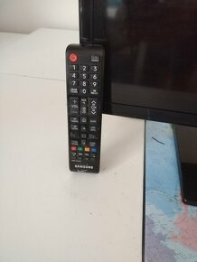 Smart TV Samsung 82 cm - 2