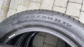 Prodam letní pneu pirelli 245/50R19 rok 22 RunFlat - 2