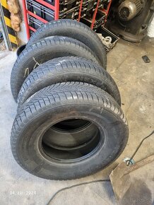 Prodám zimní pneu 235/75 r15 - 2