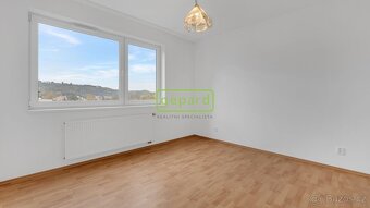 Pronájem světlého moderního bytu 3+kk, balkon, sklep,  Praha - 2