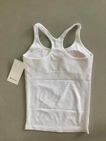 Luxusní bezešvé sportovní tílko/top americké zn. Lululemon - 2