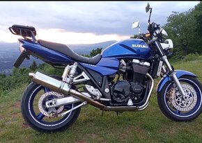 Suzuki GSX 1400 - 2