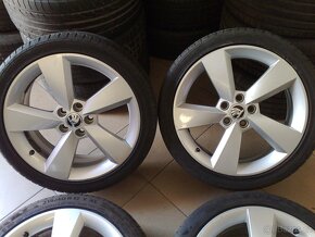 alu kola 5x100 r17 original škoda 215/40/17 - 2