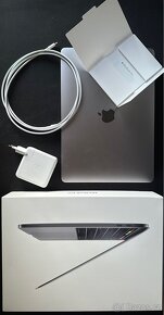 MacBook Pro (13” 2018, 512 GB SSD, 8GB RAM) - 2