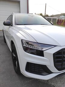 Pronajem auta Audi Q8 - 2