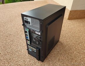 Stolní PC na hry, AMD 4,2 GHz, 16 GB RAM, Radeon R9 2GB, OS - 2