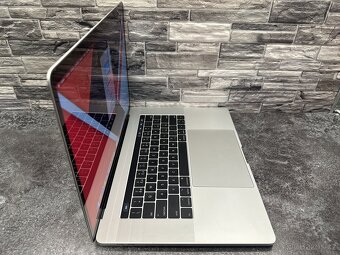 CTO MacBook Pro 15" 2017 i7 / 16GB / 500GB / Pro 555 - 2