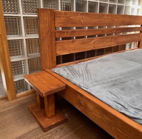 Ihned, masiv postel 180 x 200, rošt, noční stolky - 2
