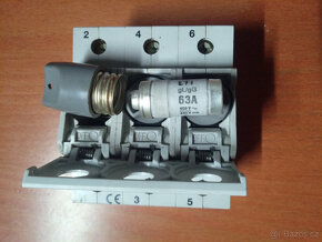Pojistkový odpínač ABB ILTS 3 63 A, včetně pojistek - 2