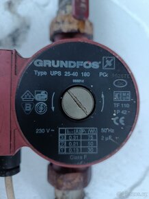 Oběhové čerpadlo Grundfos UPS 25-40 180 - 2