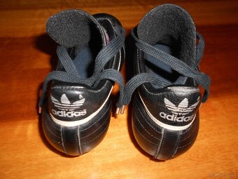 Kopačky značky adidas. - 2