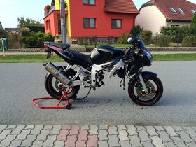 Rozprodam na nahradni dily yamaha YZF R6, 1999-2002 - 2