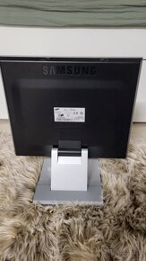 Samsung Monitor - 2