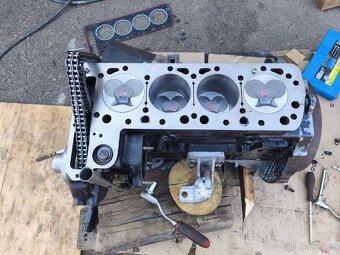 Motor Mercedes Benz 2,4 d 72 hp - 2