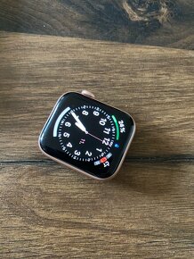 Apple Watch 6 44mm + bohaté příslušenství - 2