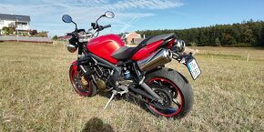 riumph Street Triple 675 R - 2